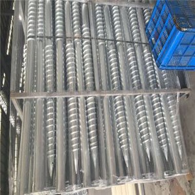 グラウンドスクリューソーラーグラウンドマウント